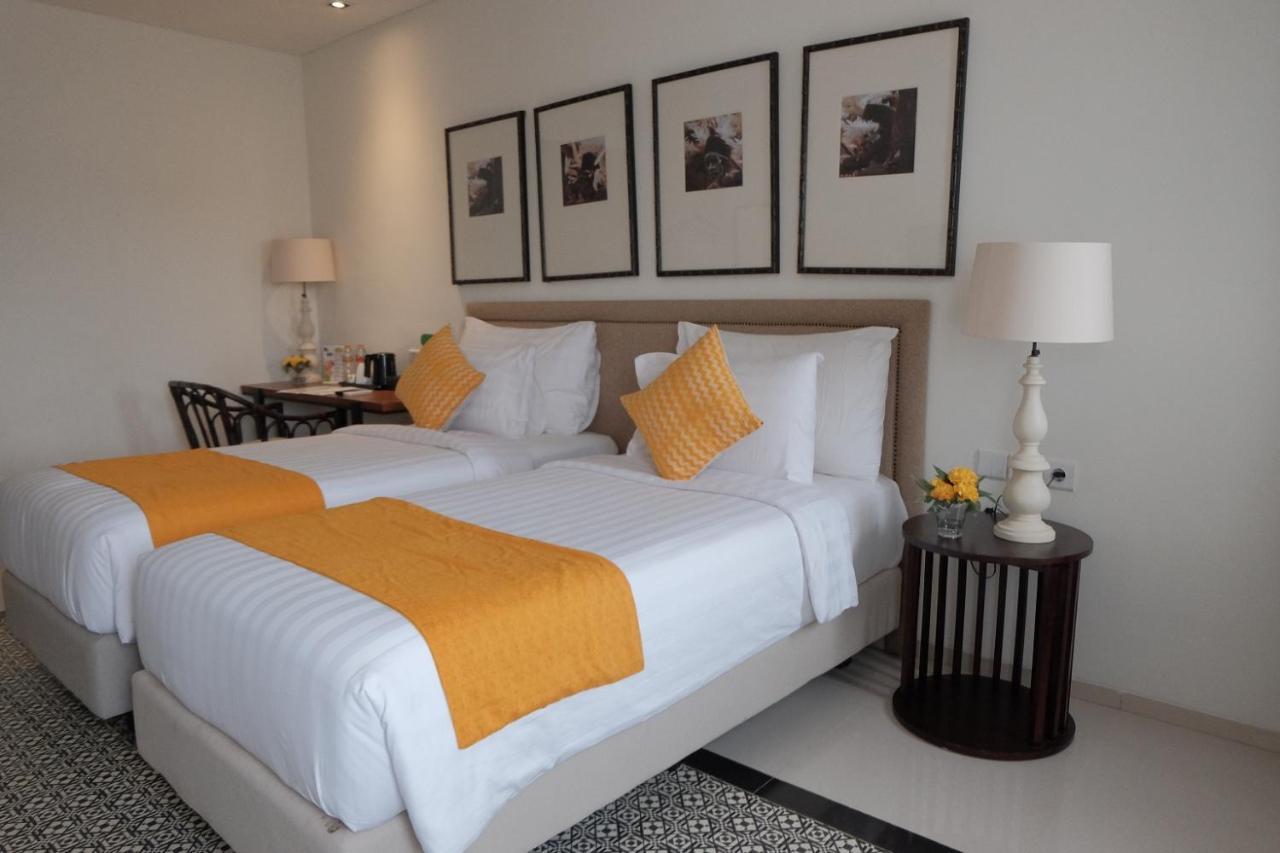 M Hotel Sorong Exterior foto